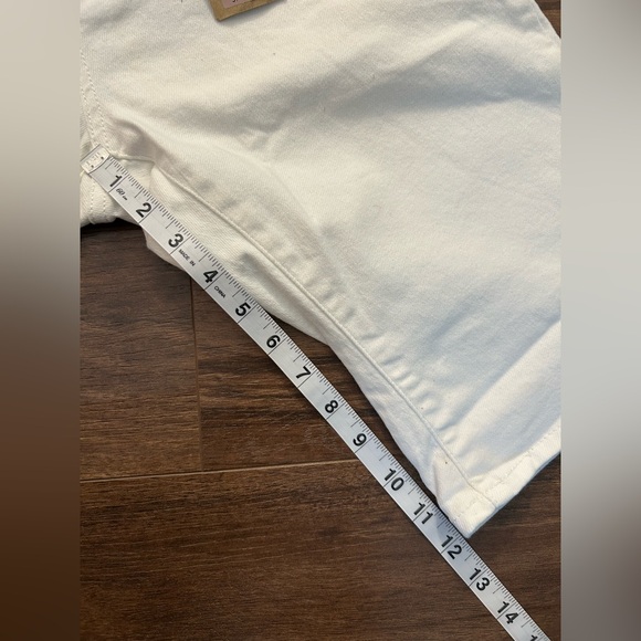 Levi's White Denim Mid Rise Slim Bermuda Shorts - Picture 14 of 15